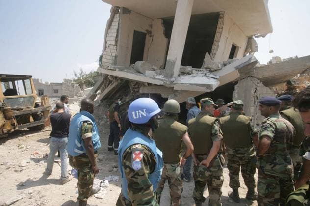 United Nations peacekeepers join the search Sunday, July 30, 2006, for corpses in the wreckage of a home in the southern Lebanese village of Qana, where an overnight Israeli air strike killed at least 56 people, half of them children. It was the worst attack so far in the war between Israel and Hezbollah militants. (Paul Assaker MCT) Tyre LBN EDITORIAL USE ONLY Copyright: xx 1033286 PaulxAssakerx krtphotoslive222406