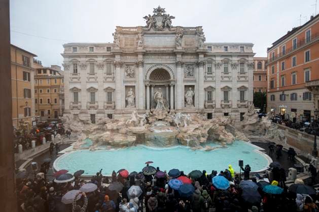 News Bilder der Woche KW51 News Bilder des Tages The Trevi Fountain reopens to tourists after renovations in Rome, Italy - 22 Dec 2024 A general view of the Trevi Fountain on the day of its reopening ceremony. Rome Italy Copyright: xStefanoxCostantinox xSOPAxImagesx SCOSTANTINO_24CRO4599