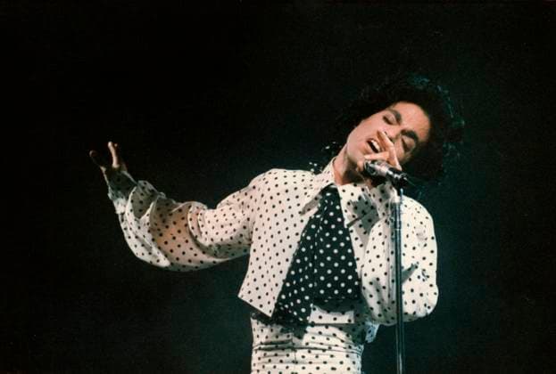 PURPLERAIN In this September 1988 file photograph, Prince performs for an audience in Minnesota. (Brian Peterson Minneapolis Star Tribune MCT) MN USA EDITORIAL USE ONLY Copyright: xx 1076496 BRIANxPETERSONx krtphotoslive367737