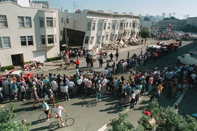 CALIFQUAKE The October 1989 Loma Prieta earthquake damaged a building on Cervantes and Alhmabra streets in the Marina district of San Francisco, California. (Rick E. Martin San Jose Mercury News MCT) San Francisco CA USA EDITORIAL USE ONLY Copyright: xx 1079466 RickxE.xMartinx krtphotoslive377463