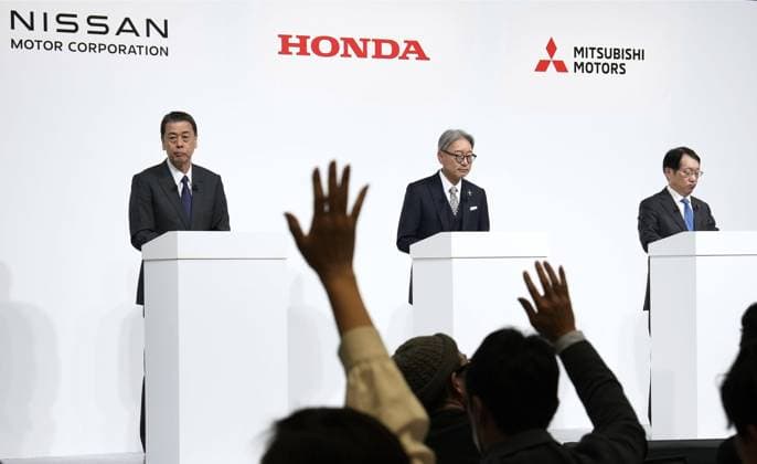 News Themen der Woche KW52 News Bilder des Tages Nissan, Honda, Mitsubishi automakers joint press conference (From L) Presidents of Nissan Motor Co., Honda Motor Co. and Mitsubishi Motors Corp. -- Makoto Uchida, Toshihiro Mibe and Takao Kato -- attend a joint press conference in Tokyo on Dec. 23, 2024.  A14AA0003906259P