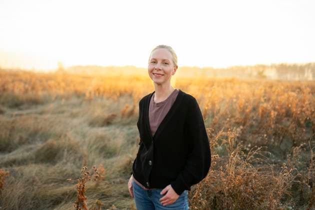 Creative Highlights Symbolbilder Happy mature woman standing on field at sunrise model released, Symbolfoto, VCF00486