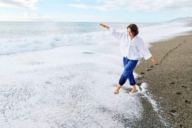 Creative Highlights Symbolbilder Playful woman enjoying at beach model released, Symbolfoto, CATF00501