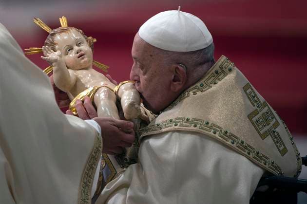 News Themen der Woche KW52 News Bilder des Tages ITALY - POPE FRANCIS PRESIDES OVER THE CHRISTMAS EVE MASS IN ST.PETER S BASILICA AT THE VATICAN - 2024 12 24 Italy, Rome, Vatican, 2024 12 24 Pope Francis presides over the Christmas Eve Mass in St. Peter s Basilica at The Vatican. after opening the basilica s holy door marking the start of the Catholic jubilar year 2025. . EDITORIAL USE ONLY - NO BOOKS Copyright: xALESSIAxGIULIANIxx xCPPx