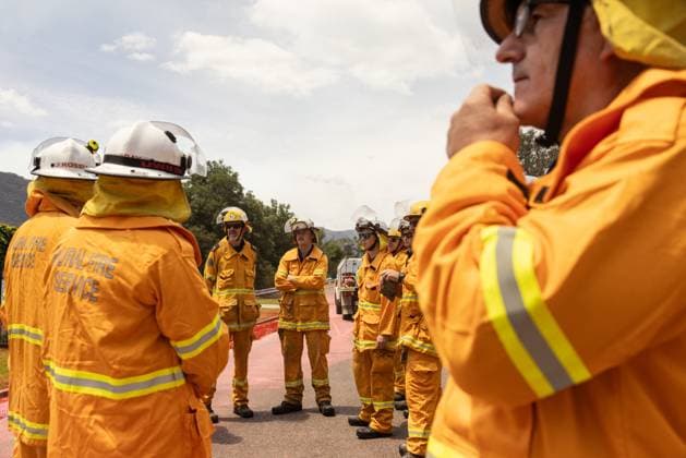 News Themen der Woche KW52 News Bilder des Tages BUSHFIRES VICTORIA, Fire crews battle Bushfires at Halls Gap in the Grampians region of Victoria in Melbourne, Thursday, December 26, 2024. Bushfires continue to burn in the Grampians in Victoria s west. ( NO ARCHIVING, EDITORIAL USE ONLY, NO USE IN BOOKS WITHOUT CONSENT Melbourne Victoria Australia  Copyright: xDIEGOxFEDELEx 20241227179777149470