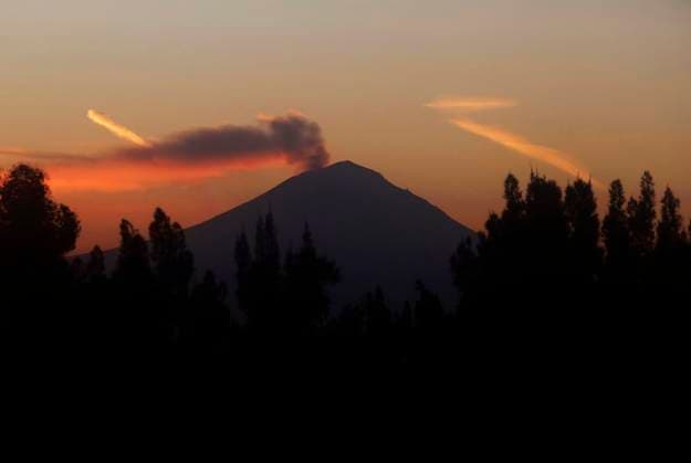 PopocatÃ petl Volcano In Mexico Registers Activity The Popocatepetl Volcano in Mexico erupts during sunrise on December 27, 2024. Mexico City Mexico  Copyright: xGerardoxVieyrax originalFilename: vieyra-notitle241227_npg3A.jpg