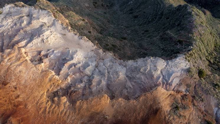 Creative Highlights World Luftaufnahme, Steilküste, rote Erde, Erosion, La Gomera, Kanarische Inseln, Spanien, Europa Aerial view, cliffs, red earth, erosion, La Gomera, Canary Islands, Spain, Europe Copyright: imageBROKER SonjaxJordan ibxjor11990289.jpg
