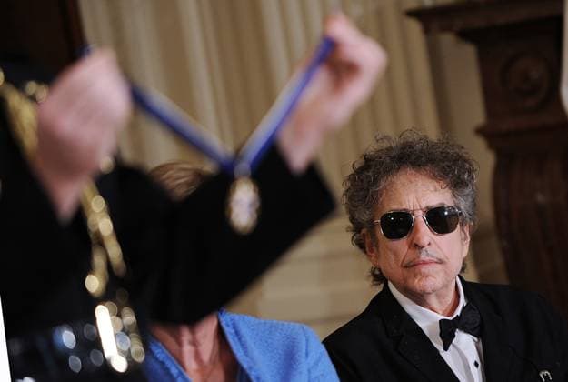 President Obama honors Medal of Freedom recipients - DC Rock legend Bob Dylan looks on during the Presidential Medal of Freedom ceremony at the White House in Washington, D.C., Tuesday, May 29, 2012. (Olivier Douliery Abaca Press MCT) Washington DC USA EDITORIAL USE ONLY Copyright: xx 1123584 OlivierxDoulieryx krtphotoslive553080