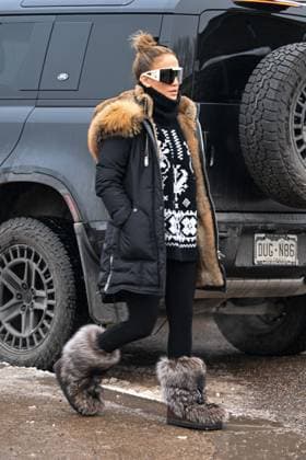 Entertainment Themen der Woche KW52 Jennifer Lopez at store event Featuring: Jennifer Lopez Where: Aspen, Colorado, United States When: 27 Dec 2024 Credit: BauerGriffin INSTARimages EDITORIAL USE ONLY. NOT FOR USE BY NEWSPAPERS BASED IN THE UK. Copyright: xBKNYx instar54405327