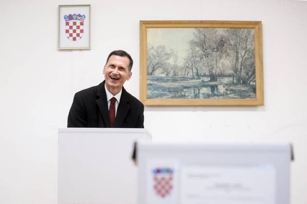 News Themen der Woche KW52 News Bilder des Tages Presidential election in Croatia: Candidate Dragan Primorac votes at polling station The presidential candidate of the HDZ party, Dragan Primorac votes at a polling station during the presidential election in Zagreb, Croatia, on December 29, 2024.  SlavkoxMidzor PIXSELL