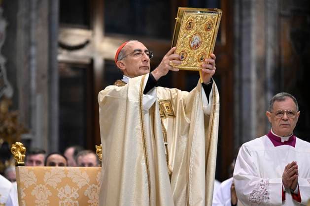 News Themen der Woche KW52 News Bilder des Tages ITALY - CARDINAL BALDASSARE REINA OPENS THE HOLY DOOR OF ROME ST JOHN IN LATERAN IN ROME - 2024 12 29 Italy, Rome, 2024 12 29 .Cardinal Baldassare Reina opens the Holy Door of Rome s St. John in Lateran Basilica as part of the celebrations for the 2025 Jubilee of the Catholic Church . EDITORIAL USE ONLY - NO BOOKS Copyright: xVATICANxMEDIAx