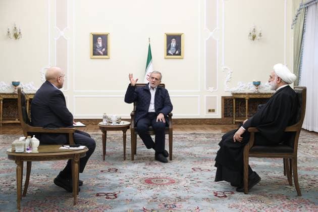 News Themen der Woche KW52 News Bilder des Tages Iranian President Masoud Pezeshkian, meet with parliament speaker, judiciary chief, Tehran Iranian President Masoud Pezeshkian, meet with parliament speaker, judiciary chief, Tehran, Iran, on December 29, 2024. Photo by Iranian Presidency Office Tehran Tehran Iran, Islamic Republic of 291224_Iran_IPO_00(4) Copyright: xapaimagesxIranianxPresidencyxOfficex xapaimagesx