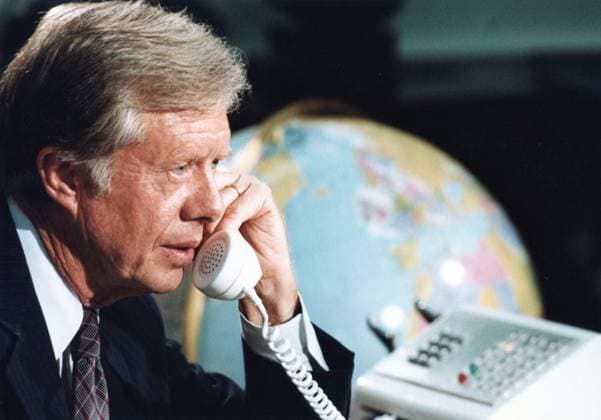 Archivbilder der Woche KW01 Aug 07, 1980 - Washington, District of Columbia, U.S. - U.S. President JIMMY CARTER making a telephone call from the Oval Office at The White House. Washington U.S.  - ZUMAz03_ 19800807_jes_z03_557 Copyright: xCarterxArchivex