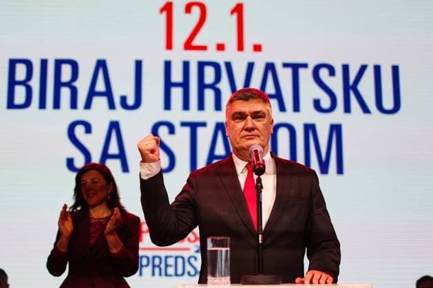 News Themen der Woche KW52 News Bilder des Tages Croatia presidential election Croatian President and presidential candidate Zoran Milanovic speaks on stage after entering the second round of Croatia s presidential election at his campaign headquarters in Zagreb, Croatia December 29, 2024.  GoranxStanzl PIXSELL
