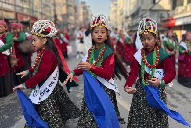 Bilder des Jahres 2024, News 12 Dezember News Bilder des Tages December 30, 2024: Small girls from ethnic Gurung community dance as they celebrate the Tamu Lhosar festival, welcoming New Year of snake in Kathmandu, Nepal on December 30, 2024. - ZUMAs233 20241230_zap_s233_005 Copyright: xSunilxSharmax