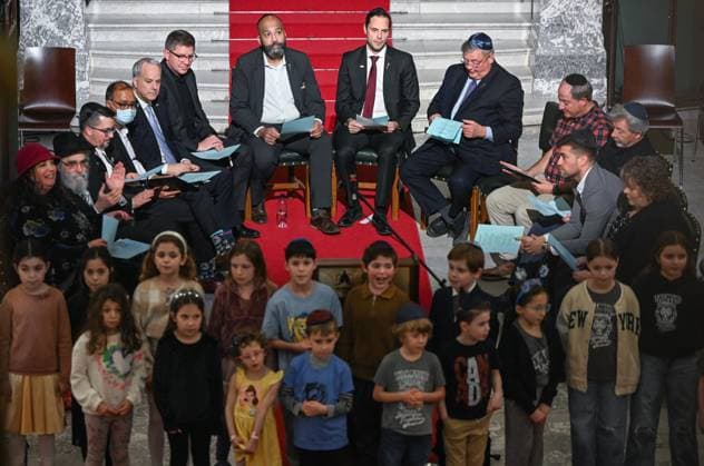 Fifth Night Of Chanukah Celebrated In Edmonton EDMONTON, CANADA - DECEMBER 29: Children from the local Jewish community perform a song during the 33rd annual Chanukah ceremony, leading up to Alberta™s largest Menorah Lighting Ceremony at the Alberta Legislature, on December 29, 2024, in Edmonton, Alberta, Canada. Edmonton Canada  Copyright: xArturxWidakx originalFilename: widak-fifthnig241229_npZCh.jpg