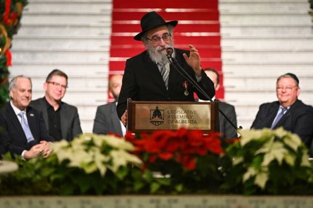 Fifth Night Of Chanukah Celebrated In Edmonton EDMONTON, CANADA - DECEMBER 29: Rabbi Ari Drelich of Chabad of Edmonton addresses the participants during the 33rd annual Chanukah (Hanukkah) ceremony ahead of Alberta™s largest Menorah Lighting Ceremony at the Alberta Legislature, on December 29, 2024, in Edmonton, Alberta, Canada. Edmonton Canada  Copyright: xArturxWidakx originalFilename: widak-fifthnig241229_npJN2.jpg