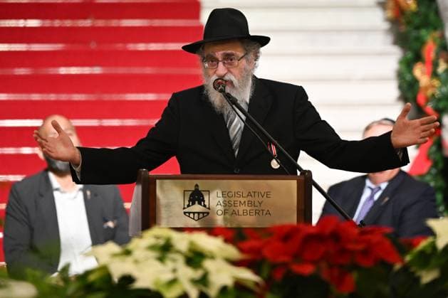 Fifth Night Of Chanukah Celebrated In Edmonton EDMONTON, CANADA - DECEMBER 29: Rabbi Ari Drelich of Chabad of Edmonton addresses the participants during the 33rd annual Chanukah (Hanukkah) ceremony ahead of Alberta™s largest Menorah Lighting Ceremony at the Alberta Legislature, on December 29, 2024, in Edmonton, Alberta, Canada. Edmonton Canada  Copyright: xArturxWidakx originalFilename: widak-fifthnig241229_npl1C.jpg