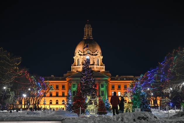 Fifth Night Of Chanukah Celebrated In Edmonton EDMONTON, CANADA - DECEMBER 29: General view of the Alberta Legislature decorated for both Christmas and Chanukah holidays, on December 29, 2024, in Edmonton, Alberta, Canada. Edmonton Canada  Copyright: xArturxWidakx originalFilename: widak-fifthnig241229_npquO.jpg