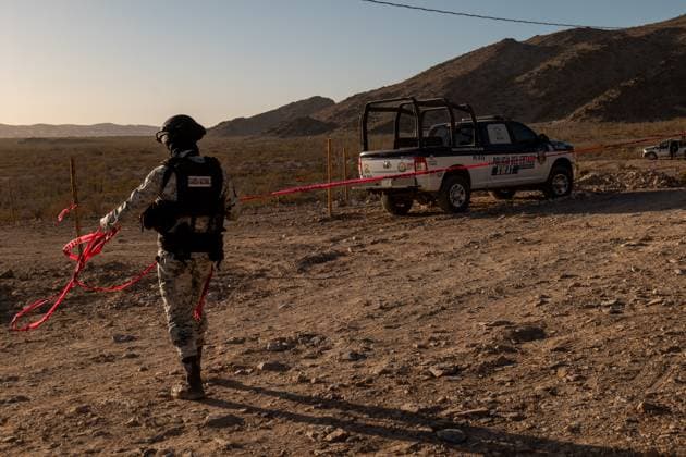 Migration Mexico Members of the National Guard secure the area near the site where an immigration officer loses his life after being attacked with rocks thrown by migrants following his questioning about their migration status. Juarez Mexico  Copyright: xDavidxPeinadox originalFilename: peinado-migrants241230_npgHX.jpg