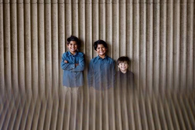 Creative Highlights Symbolbilder Portrait Using a Prism of Three Brothers in San Diego San Diego, California, United States CR_JIDE241227-1576946-01 ,model released, Symbolfoto