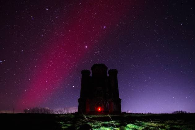 Bilder des Jahres 2025, News 01 Januar News Themen der Woche KW01 News Bilder des Tages The Northern Lights appear over Paxton s Tower in in Carmarthenshire, Wales on New Year s Day Where: Carmarthenshire, Wales, United Kingdom When: 01 Jan 2025 Credit: Joann Randles Cover Images EDITORIAL USE ONLY. NOT FOR USE BY NEWSPAPERS BASED IN THE UK. Copyright: xx coverimg54409420