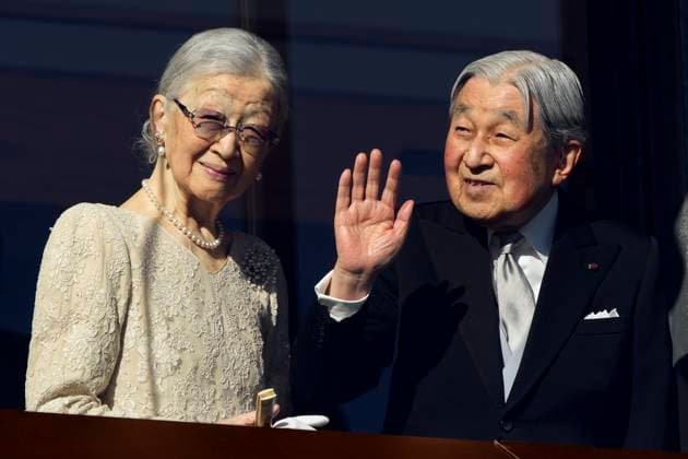 Entertainment Themen der Woche KW01 Entertainment Bilder des Tages January 2, 2025, Tokyo, Japan: Japan s Emperor Emeritus Akihito waves with Empress Emerita Michiko to well-wishers from the bullet-proofed balcony during a public appearance with his imperial families at Imperial Palace in Tokyo. Tokyo Japan - ZUMAz114 20250102_zih_z114_025 Copyright: xPOOLx