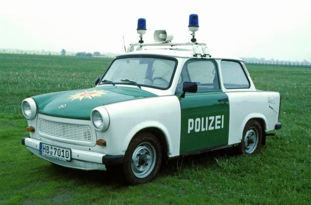 Archivbilder der Woche KW01 15.05.1999 Polizei Trabi Deutschland Mecklenburg Vorpommern Anklam Flugplatz 5. Trabi Treffen Polizei Trabi Polizeiauto Trabant 601 Limusine Bj. 1985 Umbau Juni 1997 Halter Polizei Bremen ***Nutzung nur redaktionell*** *** 15 05 1999 Police Trabi Germany Mecklenburg Vorpommern Anklam Airfield 5 Trabi Meeting Police Trabi Police Car Trabant 601 Limusine Bj 1985 Conversion June 1997 Owner Police Bremen Use only editorial