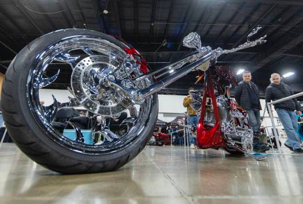 (250103) -- MISSISSAUGA (CANADA), Jan. 3, 2025 -- People look at a customized motorcycle during the 2025 North American International Motorcycle Supershow in Mississauga, Ontario, Canada, on Jan. 3, 2025. Featuring hundreds of motorcycles, the annual three-day event kicked off here on Friday. (Photo by Xinhua) CANADA-MISSISSAUGA-NORTH AMERICAN INTERNATIONAL MOTORCYCLE SUPERSHOW ZouxZheng 