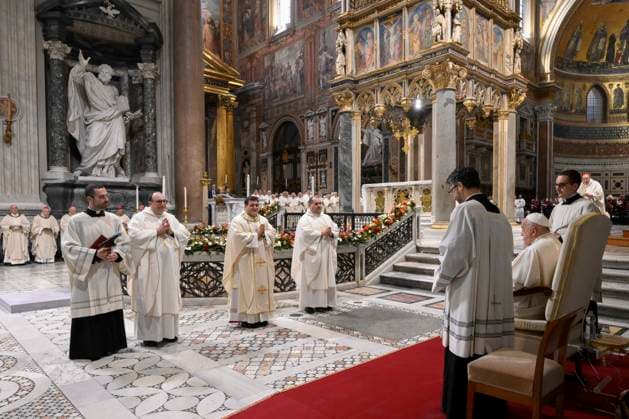 News Themen der Woche KW01 News Bilder des Tages ITALY - POPE FRQANCIS PARTICIPATES IN THE EPISCOPAL ORDINATION OF THE VICEGERENT OF THE DIOCESE OD ROME AND AUXILIARY OF THE SOUTHERN SECTOR , MONSIGNOR RENATO ATRTELLI BACCARI , IN THE ST JOHN LATERAN S BASILICA IN ROME - 2025 1 14 Italy, Rome, Vatican, 2025 1 4 Pope Francis participates in the episcopal ordination of the vicegerent of the diocese of Rome and auxiliary of the Southern sector, Monsignor Renato Tarantelli Baccari, in the St. John Lateran s Basilica, in Rome . EDITORIAL USE ONLY - NO BOOKS Copyright: xVATICANxMEDIAx
