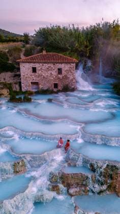 Creative Highlights Symbolbilder Entdeckung der Ruhe in den Thermen von Saturnia, Toskana, bei Sonnenuntergang Entdeckung der Ruhe in den Thermen von Saturnia, Toskana, bei Sonnenuntergang ,model released, Symbolfoto Copyright: xZoonar.com FokkexBaarssenx 22566755 ,model released, Symbolfoto ,property released