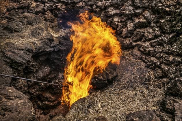 2016, Raimund Franken, Model Release:Not, Property Release: Not Timanfaya Nationalpark, Lanzarote, Feuerberge des Timanfaya Nationalparks, Montanas del Fuego, ESP, Spanien, Kanaren, kanarische Inseln, Atlantik, Lanzarote, Biosphaerenreservat, Vulkan, Vulkanismus, Vulkaninsel, Lavafelder, Insel, Aufnahmedatum, Europa 2016, Raimund Franken, Model Release:Not, Property Release: Not Timanfaya National Park, Lanzarote, Fire Mountains of Timanfaya National Park, Montanas del Fuego, ESP, Spain, Canary Islands, Canary Islands, Atlantic Ocean, Lanzarote, biosphere reserve, volcano, volcanism, volcanic island, lava fields, island, recording date, Europe Copyright: imageBROKER RaimundxFranken iblrfn12046958.jpg