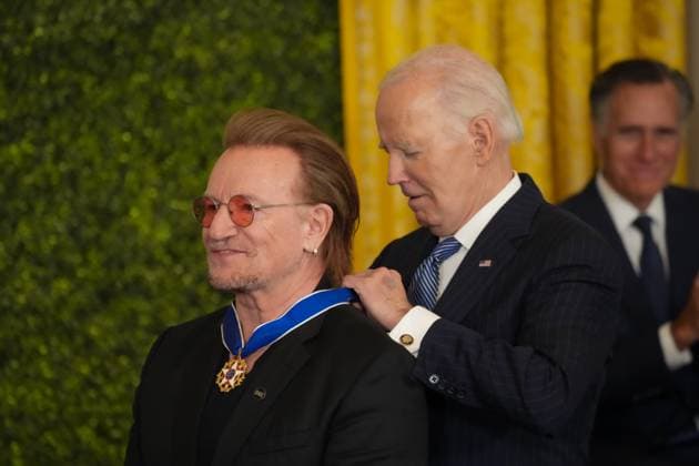 January 4, 2025, Washington, District of Columbia, USA: President Joe Biden presents the Medal of Freedom to Bono, lead singer of the band U2. The Presidential Medal of Freedom is the NationÃ¢â‚¬â ¢s highest civilian honor and was awarded to 19 people on January 4, 2025. Washington USA - ZUMAl312 20250104_znp_l312_029 Copyright: xAndrewxLeydenx