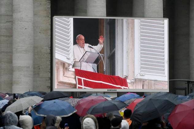 News Themen der Woche KW01 News Bilder des Tages January 5, 2025, Vatican City: Pope Francis leads his Sunday Angelus prayer from the window of his office overlooking Saint Peter s Square, Vatican City, 5 January 2025. ANSA RICCARDO ANTIMIANI Vatican City  - ZUMAa110 20250105_zaf_a110_016 Copyright: xRiccardoxAntimianix