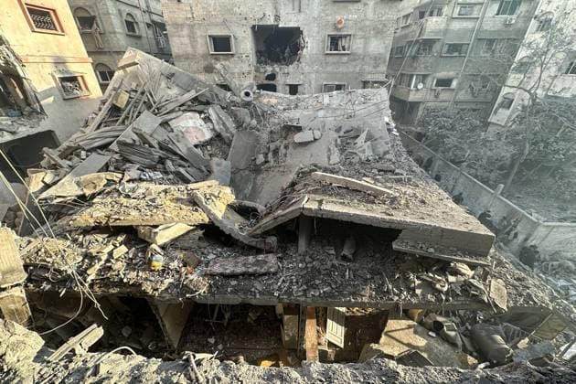 News Themen der Woche KW01 News Bilder des Tages PALESTINIAN TERRITORIES, GAZA CITY - JANUARY 5, 2025: A building destroyed in an Israeli air strike on the Sheikh Radwan neighborhood. Khasan Alzaanin TASS  77209256