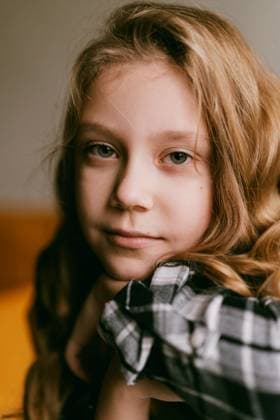 Creative Highlights Symbolbilder Portrait of a beautiful 12 years old girl. Close-up, studio Minsk, Minsk Region, Belarus CR_YUKI250105F-1600517-01 ,model released, Symbolfoto