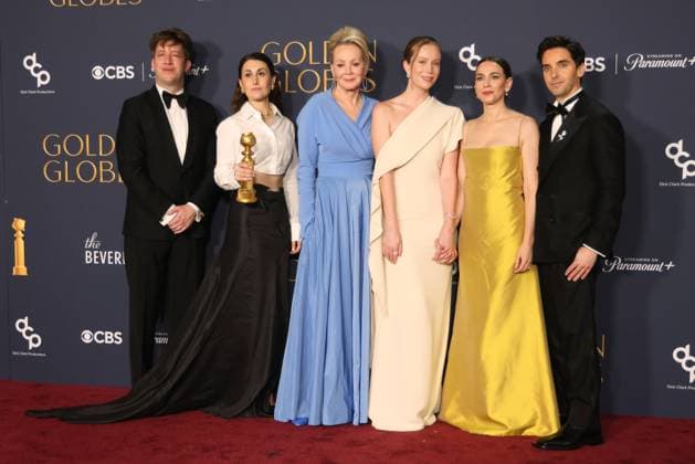 81st Annual Golden Globe Awards - Press Room (L-R) Adam Bricker, Jen Statsky, Jean Smart, Hannah Einbinder, Lucia Aniello and Paul W. Downs, winners of the Best Television Series - Musical or Comedy Award for Hacks,? pose in the press room during the 82nd Annual Golden Globe Awards at The Beverly Hilton on January 05, 2025 in Beverly Hills, California. Beverly Hills The Beverly Hilton CA USA Copyright: xCraSH imageSPACEx