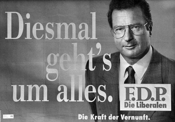 Archivbilder der Woche KW02 Deutschland, Bonn, 01.10.1994 Archiv.: 49-72-24 Bundestagswahlkampf Foto: Wahlplakate der FDP, mit Klaus Kinkel Bundestagswahlkampf *** Germany, Bonn, 01 10 1994 Archive 49 72 24 Bundestag election campaign Photo FDP election posters, with Klaus Kinkel Bundestag election campaign