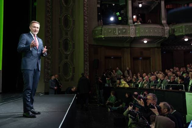 FDP Dreikoenigstreffen in Stuttgart Christian Lindner (FDP)bei seiner Rede vor vollen Raengen auf der Buehne im Rahmen der Dreikoenigskundgebung der Freien Demokraten im Opernhaus in Stuttgart, Stuttgart, 06.01.2025 Stuttgart Baden-Wuerttemberg Deutschland *** FDP Three Kings Meeting in Stuttgart Christian Lindner FDP during his speech in front of a packed audience on stage at the Three Kings Rally of the Free Democrats at the Opera House in Stuttgart, Stuttgart, 06 01 2025 Stuttgart Baden Wuerttemberg Germany