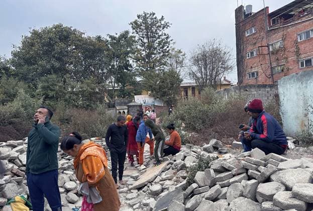 News Themen der Woche KW02 News Bilder des Tages January 7, 2025: Nepali people gathered outside of their homes after a 7.1- magnitude earthquake felt in Kathmandu, Nepal, on January 7, 2025. Major quake strikes Himalayan region, almost 10 years after April 2015Ã¢â‚¬â ¢s devastating Nepal quake on Tuesday morning in country. A 7.1 magnitude earthquake struck Nepal-Tibet border early on Tuesday. Tremors were felt in across China, Nepal, Bhutan, Bangladesh and India. The tremor lasted for 15-20 seconds in capital Kathmandu.The tremor was widely felt from eastern part to western part of Nepal including Biratnagar, Kathmandu and Pokhara. The quake s epicenter was located approximately 91 km from Lobuche, Nepal, the United States Geological Survey (USGS) noted. - ZUMAs233 20250107_zap_s233_001 Copyright: xSunilxSharmax