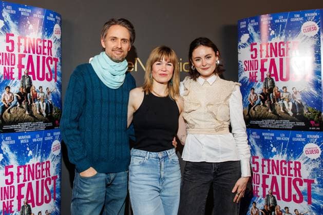 Entertainment Themen der Woche KW02 Premiere - Fünf Finger sind ne Faust Axel Schreiber, Laura Fischer und Lea van Acken bei der Premiere zu Fünf Finger sind ne Faust im CineMotion Kino in Hohenschönhausen am 07.01.2025 in Berlin. *** Premiere Fünf Finger sind ne Faust Axel Schreiber, Laura Fischer and Lea van Acken at the premiere of Fünf Finger sind ne Faust at the CineMotion cinema in Hohenschönhausen on 07 01 2025 in Berlin Copyright: xEventpressxKochanx