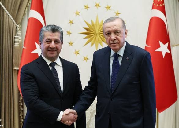 News Themen der Woche KW02 News Bilder des Tages (250107) -- ANKARA, Jan. 7, 2025 -- Turkish President Recep Tayyip Erdogan (R) shakes hands with Masrour Barzani, prime minister of Iraq s Kurdistan Regional Government (KRG), during their meeting in Ankara, T¨¹rkiye, on Jan. 7, 2025. Erdogan met Barzani on Tuesday in Ankara to discuss relations and regional issues. ( Handout via Xinhua) T?RKIYE-ANKARA-PRESIDENT-IRAQ-KURDISH LEADER-MEETING MustafaxKaya 