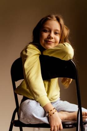 Creative Highlights Symbolbilder Portrait of a happy young girl with long hair, close-up Minsk, Minsk Region, Belarus CR_YUKI250102C-1600348-01 ,model released, Symbolfoto