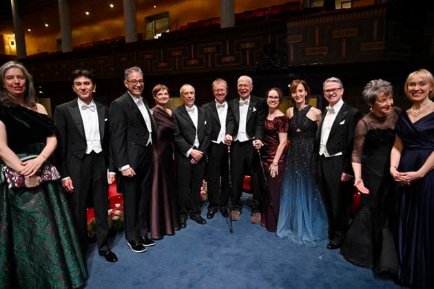 STOCKHOLM, SVERIGE 20241210 Nobelpristagaren i fysik John J. Hopfield med sin familj till höger och kollegor till vänster vid Nobelprisutdelningen i Konserthuset i Stockholm pa tisdagen. STOCKHOLM SVERIGE x10050x *** STOCKHOLM, SWEDEN 20241210 Nobel Laureate in Physics John J Hopfield with his family to the right and colleagues to the left at the Nobel Prize ceremony in Stockholm Concert Hall on Tuesday STOCKHOLM SWEDEN x10050x  Copyright: xPontusxLundahl TTx NOBEL 2024 PRISUTDELNINGEN
