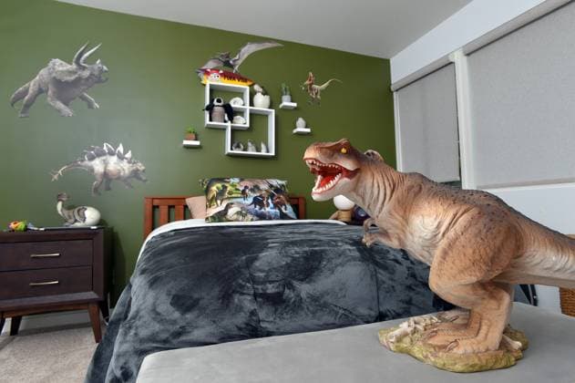 Jill Smokler s midcentury modern home renovation Smokler s son has a bedroom with a dinosaur theme. (Lloyd Fox Baltimore Sun TNS) Pikesville MD USA EDITORIAL USE ONLY Copyright: xx 1285518 LloydxFoxx krtphotoslive856865