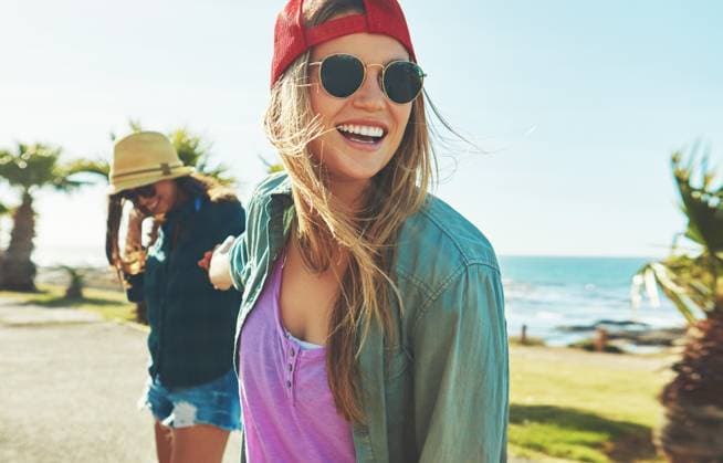 Creative Highlights Symbolbilder Walking, friends and women by beach laughing for holiday, holding hands or vacation trip. Smile, promenade or happy people with funny joke at ocean on break for outdoor activity, bonding or adventure. model released property released Copyright: xx