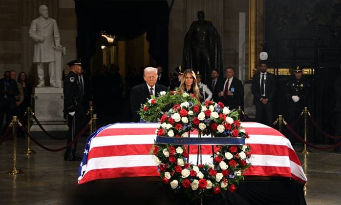 News Themen der Woche KW02 News Bilder des Tages January 8, 2025, Washington, Dc, USA: President-elect Donald Trump and his wife Melania pay their respects as the remains of former President Jimmy Carter lies in state at the US Capitol in Washington DC on January 7, 2025. Washington USA - ZUMAg208 20250108_aap_g208_054 Copyright: xCarolxGuzyx