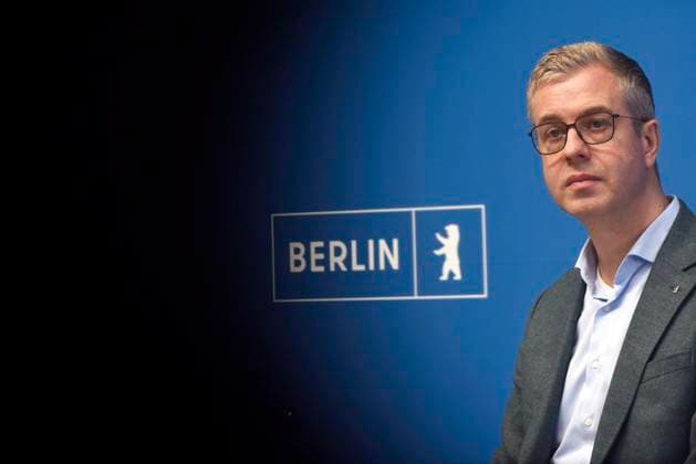Finanzsenator Stefan Evers (CDU) bei der Pressekonferenz nach der Sitzung des Berliner Senats, im Roten Rathaus von Berlin, zum Thema Steuererhöhungen und Nachtragshaushalt, Berlin Deutschland, Germany *** Senator for Finance Stefan Evers CDU at the Press conference to the Meeting of Berlin Senate, at Red City Hall from Berlin, to Subject Tax increases and Supplementary budget, Berlin Germany, Germany