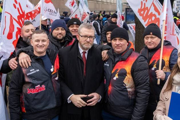 January 9, 2025, Warsaw, Poland: Grzegorz Braun is seen during the demonstration. Thousands of people gathered in Warsaw to protest against the closure of coal-fired power plants and to defend Poland s industrial sector. The demonstration began outside the headquarters of PGE Polska Grupa Energetyczna and continued with a march to the Ministry of State Assets. Protesters voiced their opposition to the accelerated closure of coal plants, particularly targeting decisions to shut down the Rybnik Power Plant and the Dolna Odra Power Plant. Two petitions were presented during the protest: one addressed to the management of PGE, demanding the immediate withdrawal of decisions to expedite the closures, and the other to the Ministry of State Assets - ZUMAs197 20250109_aaa_s197_124 Copyright: xMarekxAntonixIwanczukx