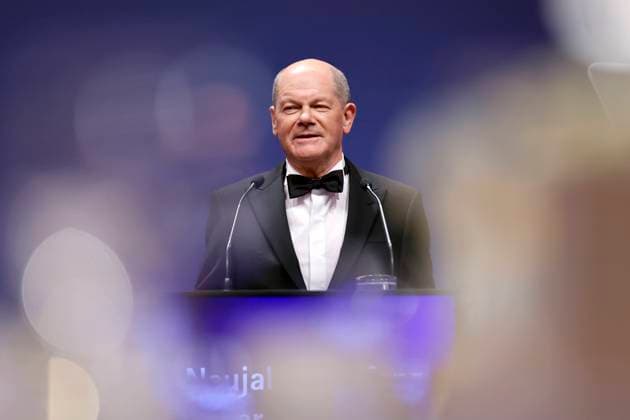 News Themen der Woche KW02 News Bilder des Tages Bundeskanzler Olaf Scholz (SPD) nimmt am Neujahrsempfang der IHK Köln in der Flora teil. Köln, 09.01.2025 NRW Deutschland *** Federal Chancellor Olaf Scholz SPD attends the New Years reception of the Cologne Chamber of Industry and Commerce at the Flora Cologne, 09 01 2025 NRW Germany Copyright: xChristophxHardtx